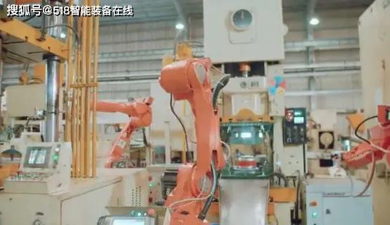 炊具智能工廠內(nèi)鍋智能拉伸線與機器人的研發(fā)應用